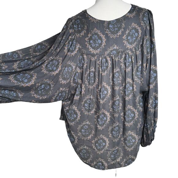 Free People Cowling Around Top - “Midnight” color/design Sz Lg - Picture 3 of 8